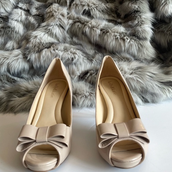 Kelly&Katie Nude patent comfort peep toe 3” heel - Picture 7 of 7